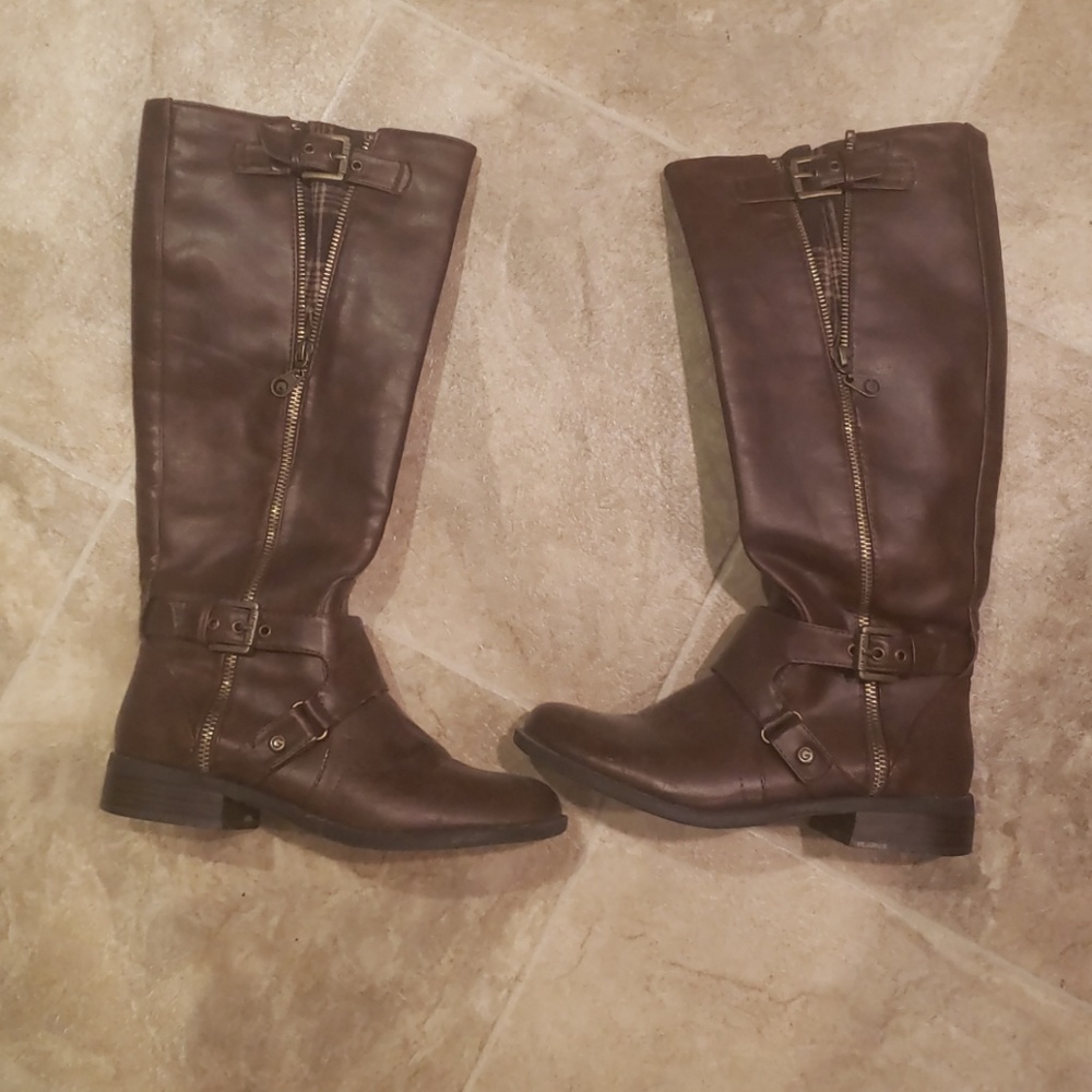 Guess size 7 brown boot